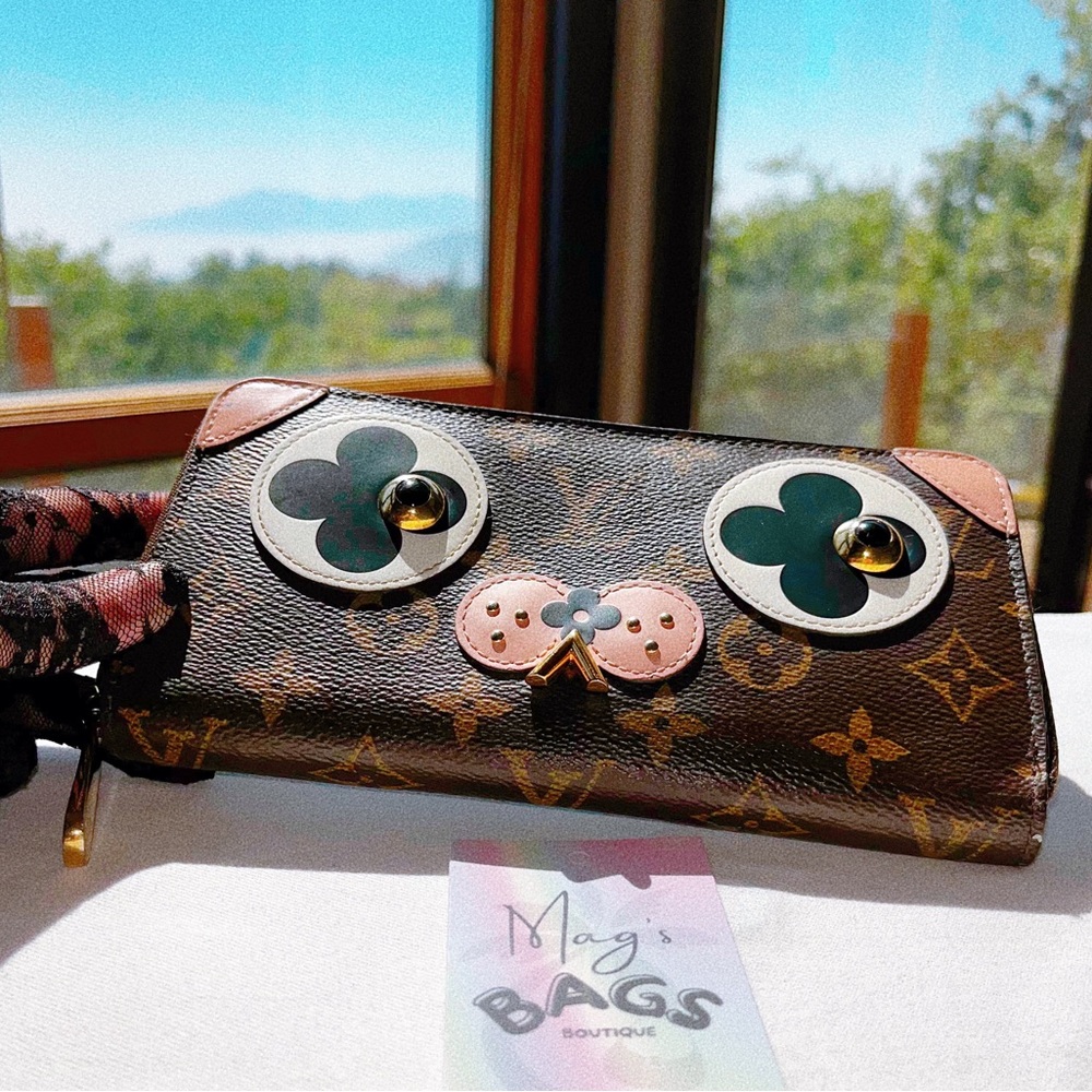 Louis Vuitton: Dog Zippy Monogram LV Leather Clutch Wallet